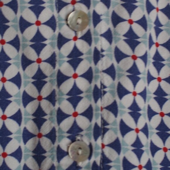 Just Living | Linen Blend Sleeveless Shirt w Mother of Pearl Buttons - Picture 4 of 6